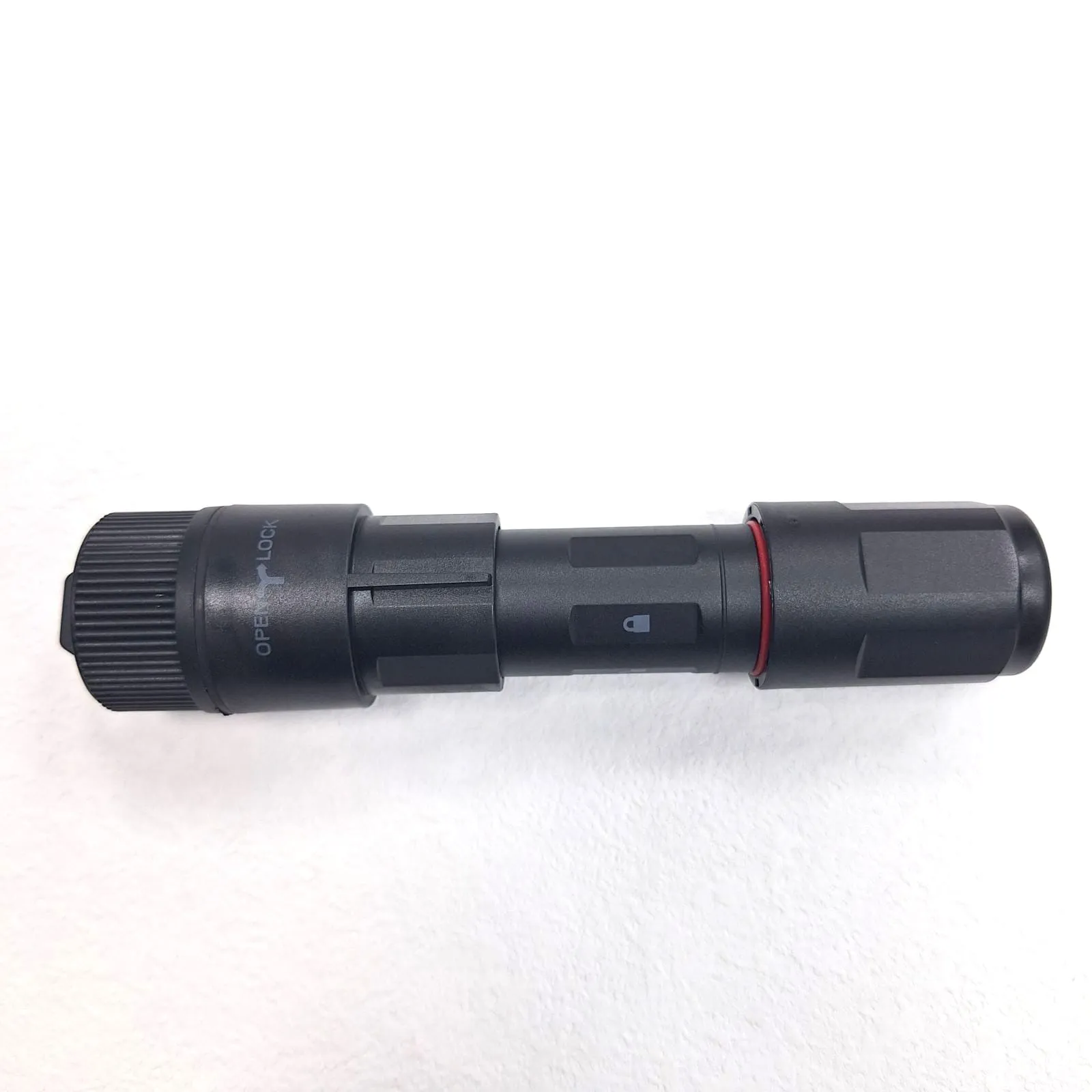 新型防水 FullAXS 连接器跳线组件 图5